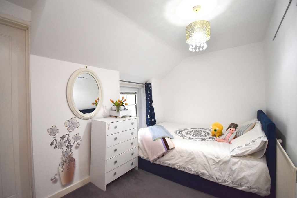 Bedroom- click for photo gallery